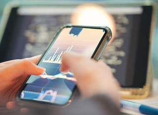 Verificación de transferencia de fondos y proceso de retiro transparente por parte de un inversor