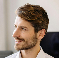 Retrato de Michael Brennan, líder tecnológico en fintech y criptomonedas, desempeñándose como CTO